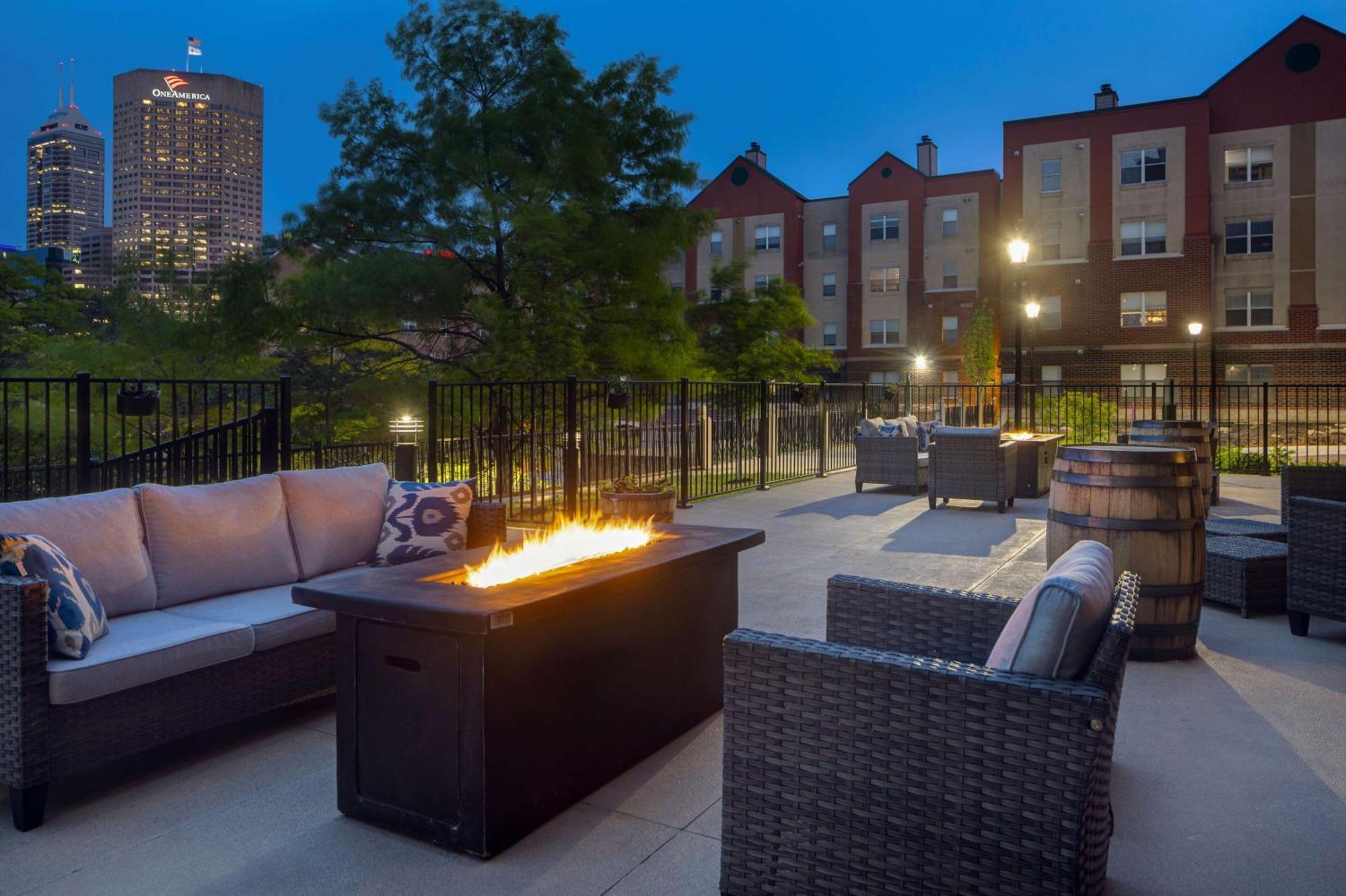 Homewood Suites By Hilton Indianapolis Downtown Iupui エクステリア 写真
